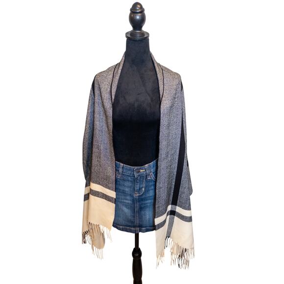 Madewell Flecked Herringbone Black and White Plaid Cape Scarf OS - Picture 6 of 6